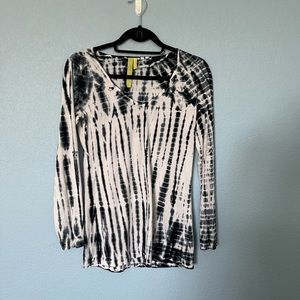 Green Dragón long sleeve top